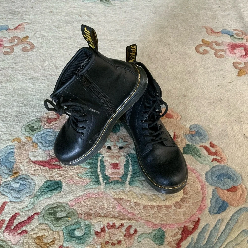 Dr. Martens Air Wair Sz 3 Youth Kids Blk Leather Ankle Zip Boots Bouncing Soles - Picture 9 of 9